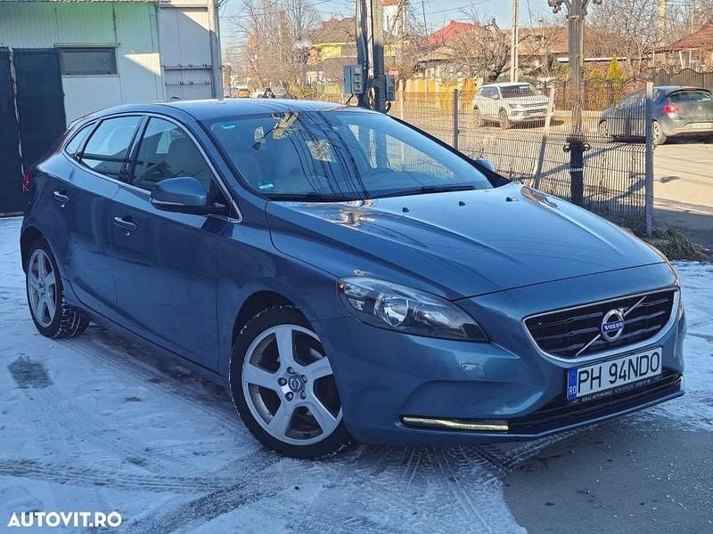 Second-hand Volvo V40 Momentum 115 CP (84 kW) 2013 Culoarealbastru Hatchback
