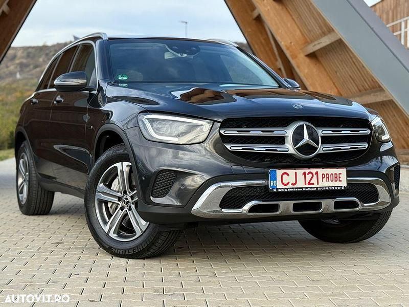 Culoarenegru Utilizat 2020 Mercedes GLC350 SUV | 26.620 EUR - Imagine 1/4