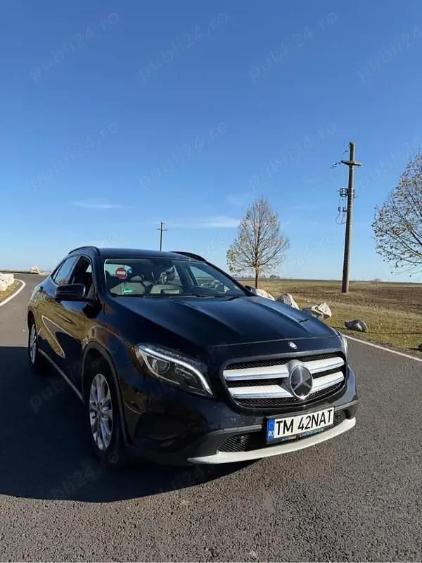 Second-hand Mercedes GLA200 136 CP (100 kW) 2015 Negru SUV