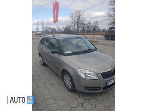 Maro Utilizat 2010 Skoda Fabia Hatchback | 3.300 EUR (Preț OK) - Imagine 1/4