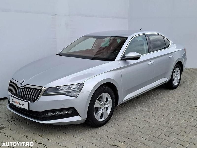 Argintiu metalic Utilizat 2023 Skoda Superb Ambition Berlinǎ | 30.801 EUR (Puțin scump) - Imagine 1/4