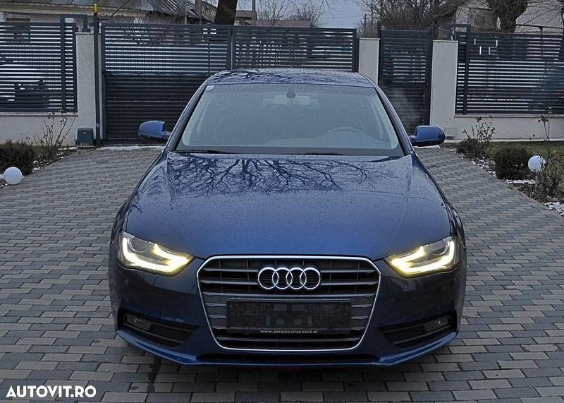 Second-hand Audi A4 120 CP (88 kW) 2013 Culoarealbastru Berlinǎ