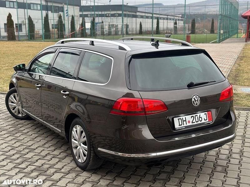 Second-hand VW Passat Individual 140 CP (102 kW) 2013 Culoaremaro Berlinǎ