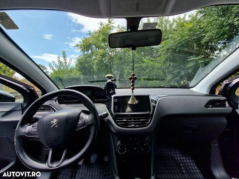 Second-hand Peugeot 208 Active 92 CP (67 kW) 2014 Culoarenegru Hatchback