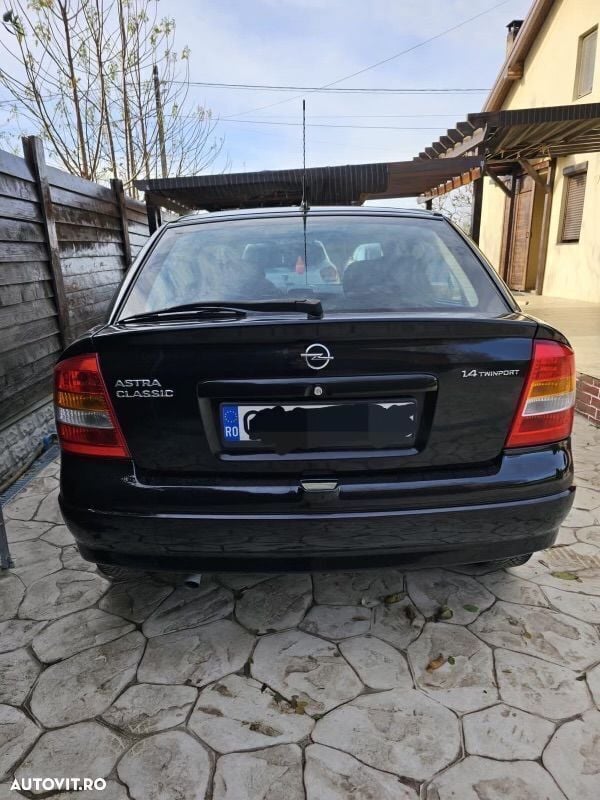 Second-hand Opel Astra 90 CP (66 kW) 2008 Negru Hatchback