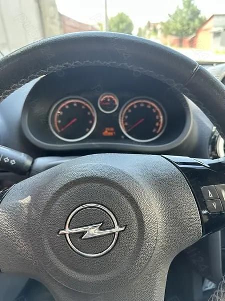 Rosu Utilizat 2008 Opel Corsa Hatchback | 2.750 EUR (Preț OK) - Imagine 1/4