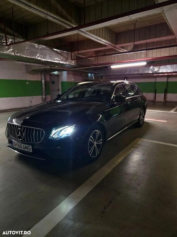 Culoarenegru Utilizat 2017 Mercedes E200 Break | 13.000 EUR (Preț OK) - Imagine 1/4