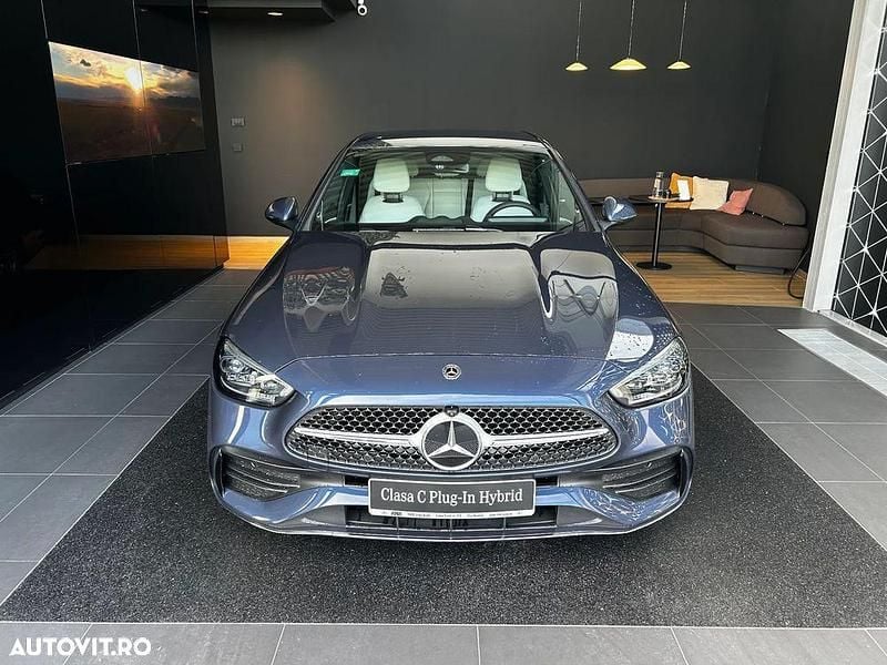 Albastru Utilizat 2024 Mercedes C300 AMG line Hatchback | 61.924 EUR - Imagine 1/4