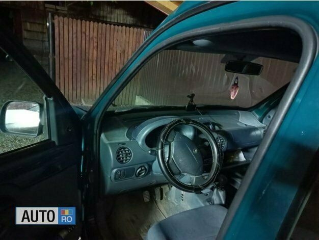 Verde Utilizat 2000 Renault Kangoo Monovolum | 1.000 EUR - Imagine 1/4