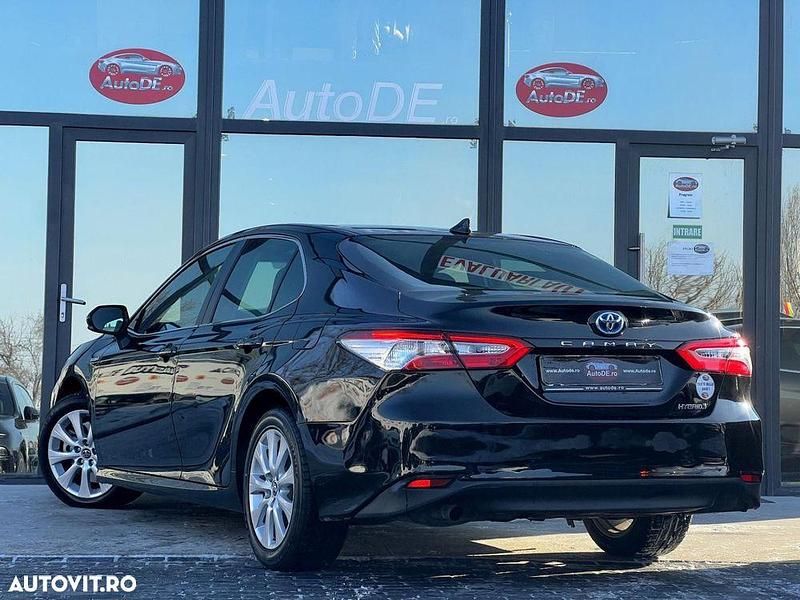 Second-hand Toyota Camry 218 CP (160 kW) 2019 Culoarenegru Berlinǎ