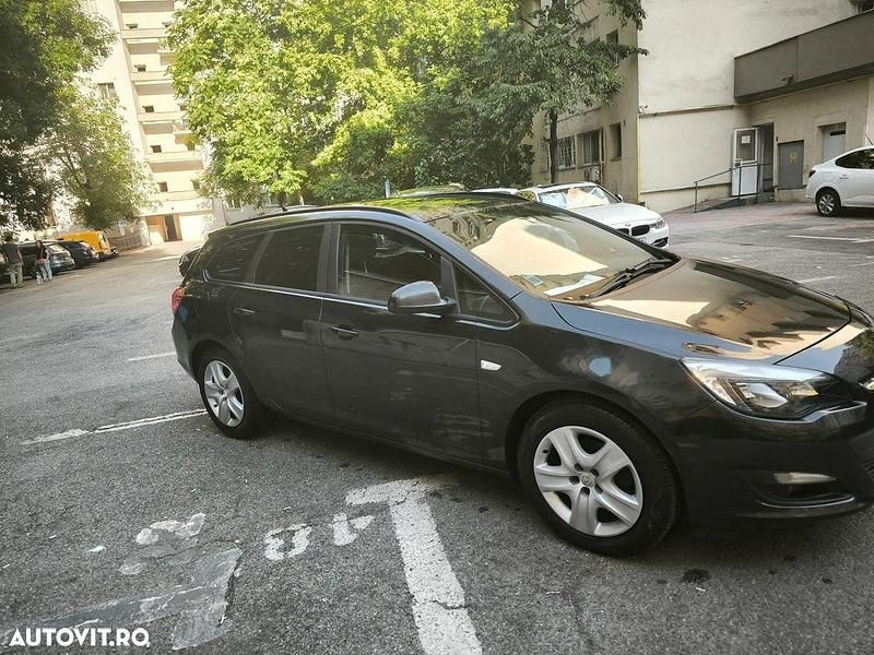 Culoarenegru Utilizat 2014 Opel Astra Break | 4.700 EUR (Preț OK) - Imagine 1/4