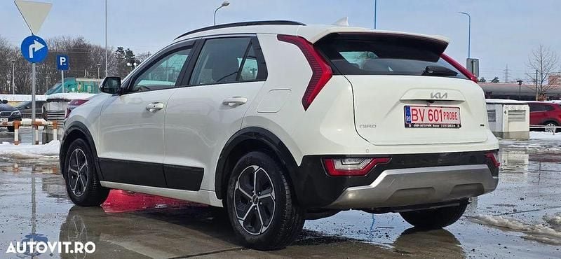 Second-hand Kia Niro Vision 141 CP (103 kW) 2023 Culoarealb SUV