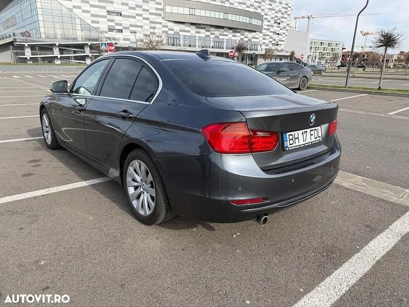 Second-hand BMW 318 Sport Line 143 CP (105 kW) 2013 Culoaregri Berlinǎ