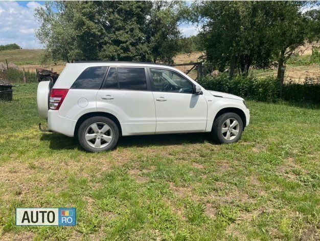 Alb Second-hand 2011 Suzuki Grand Vitara SUV | 7.300 EUR - Imagine 1/4