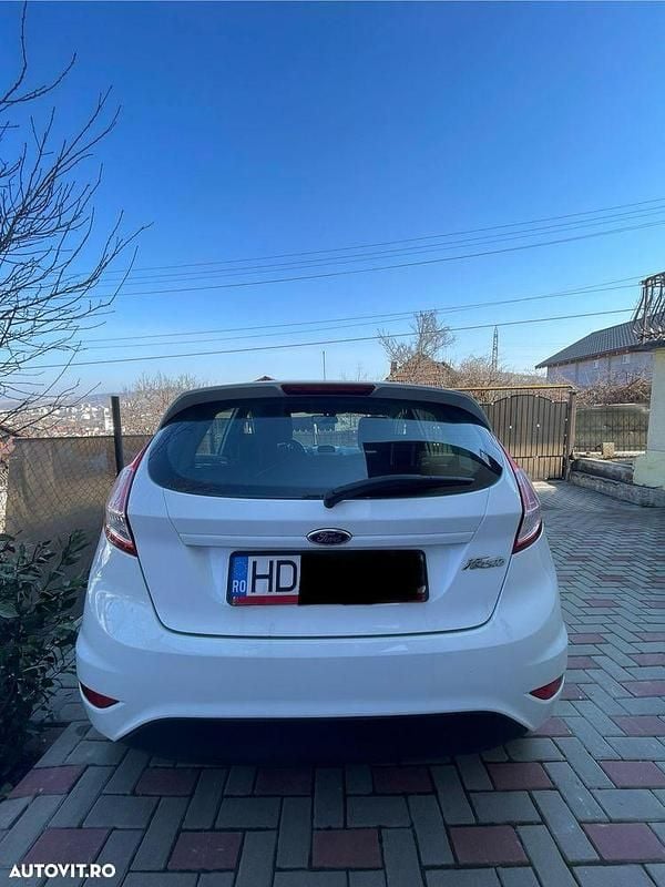 Second-hand Ford Fiesta Trend 75 CP (55 kW) 2015 Culoarealb