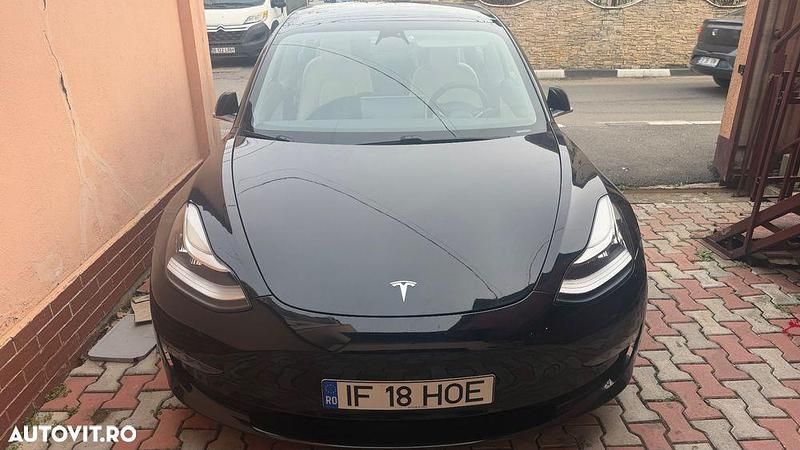 Culoarenegru Utilizat 2020 Tesla Model 3 Berlinǎ | 21.000 EUR (Preț bun) - Imagine 1/4