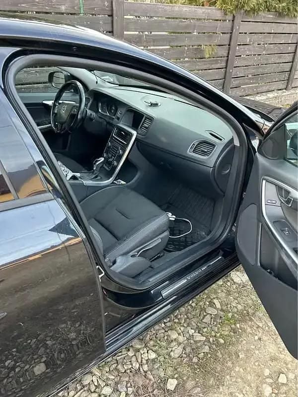 Second-hand Volvo S60 136 CP (100 kW) 2014 Negru Berlinǎ