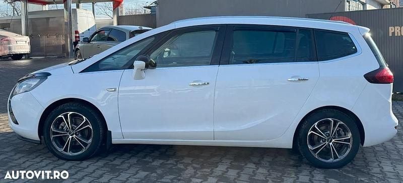 Culoarealb Utilizat 2013 Opel Zafira Tourer drive Monovolum | 5.500 EUR (Preț bun) - Imagine 1/4