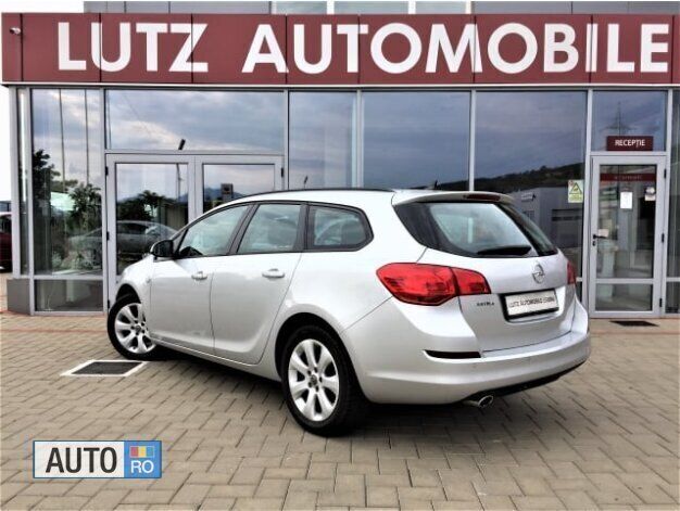 Second-hand Opel Astra Edition 164 CP (120 kW) 2012 Gri Break