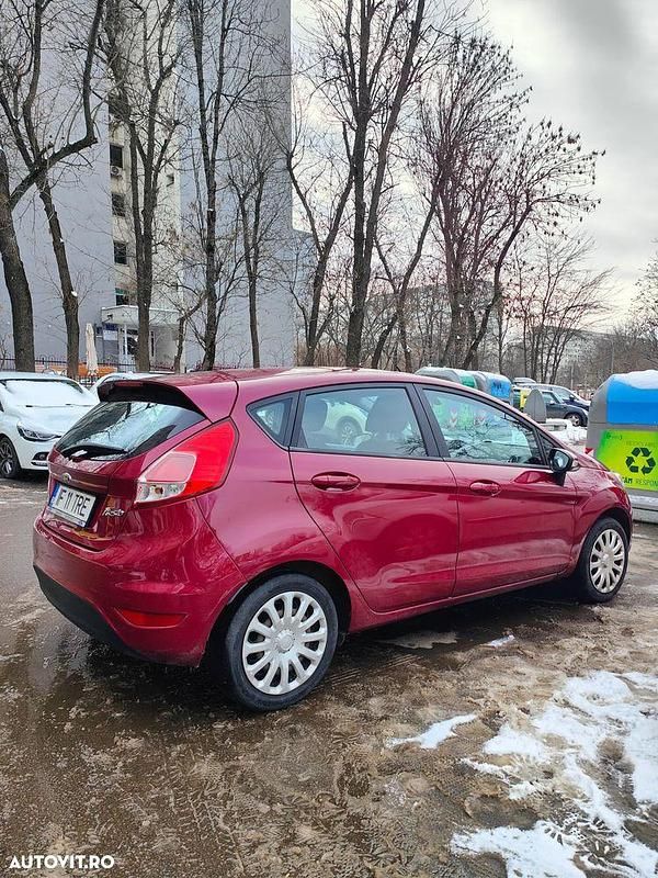 Second-hand Ford Fiesta 82 CP (60 kW) 2014 Culoarerosu Hatchback