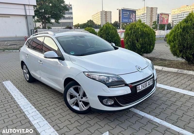 Culoarealb Utilizat 2013 Renault Mégane GrandTour Dynamique Break | 4.750 EUR (Preț OK) - Imagine 1/4