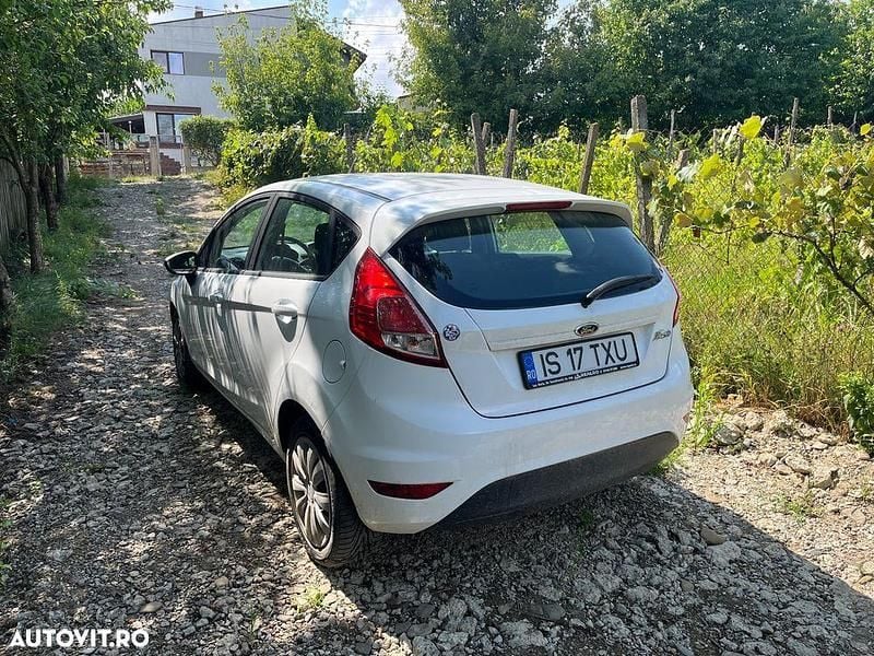 Second-hand Ford Fiesta 60 CP (44 kW) 2014 Culoarealb Hatchback