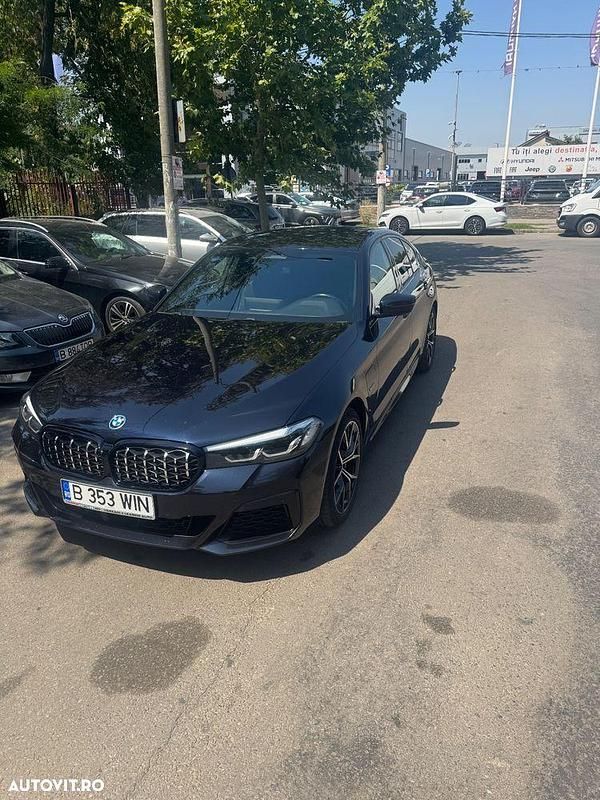 Culoarealbastru Utilizat 2021 BMW 530e M Sport Berlinǎ | 31.999 EUR (Preț bun) - Imagine 1/4