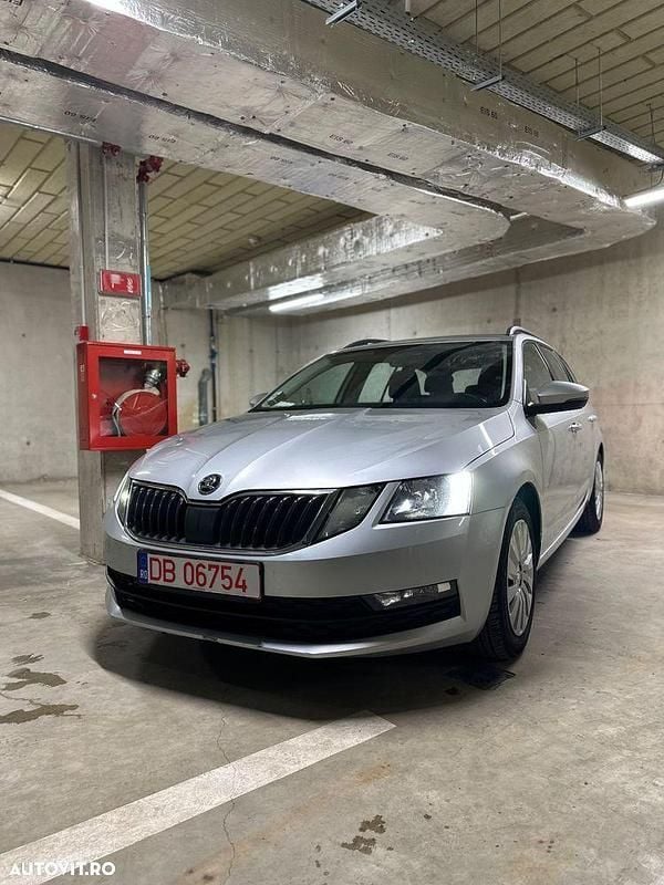 Second-hand Skoda Octavia Ambition 116 CP (85 kW) 2018 Culoareargint Break