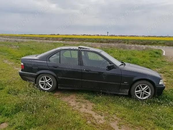 Second-hand BMW 318 115 CP (84 kW) 1993 Berlinǎ