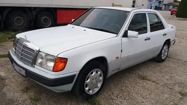 Utilizat 1993 Mercedes E250 Berlinǎ | 1.000 EUR - Imagine 1/4