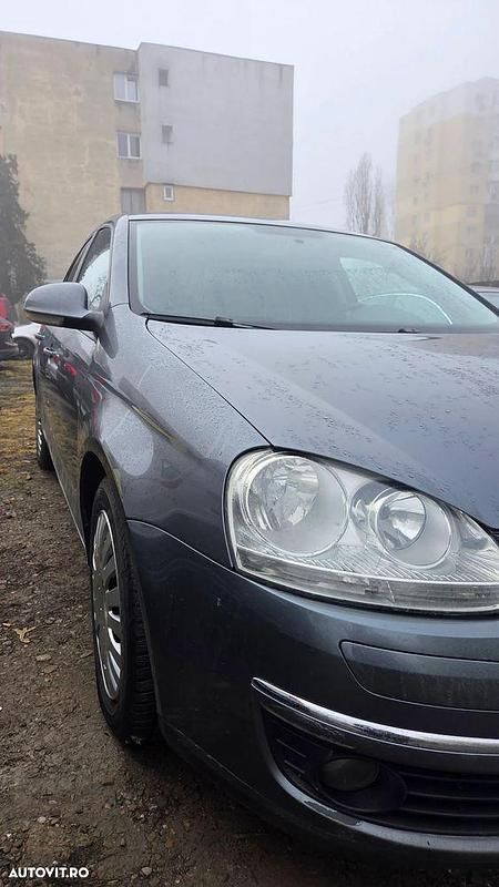 Second-hand VW Jetta Comfortline 102 CP (75 kW) 2008 Culoaregri Berlinǎ