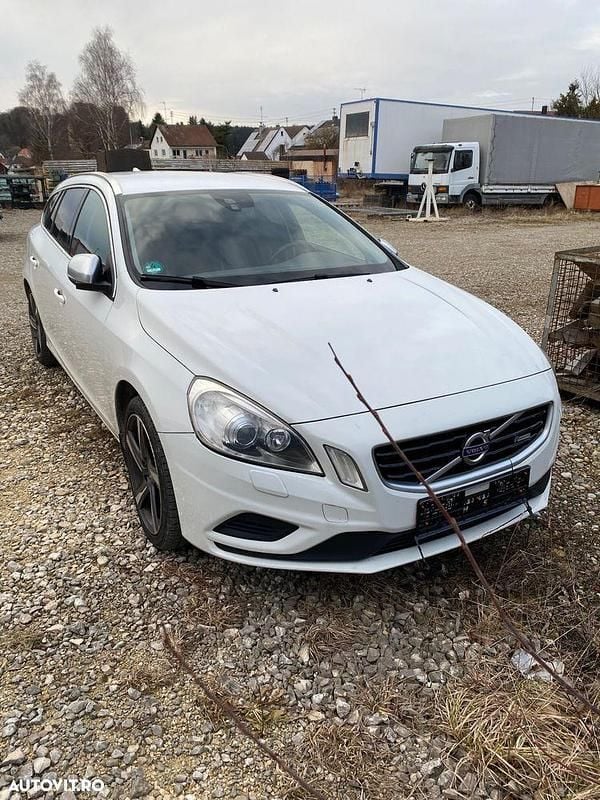 Culoarealb Second-hand 2012 Volvo V60 R-Design Break | 8.700 EUR (Puțin scump) - Imagine 1/4