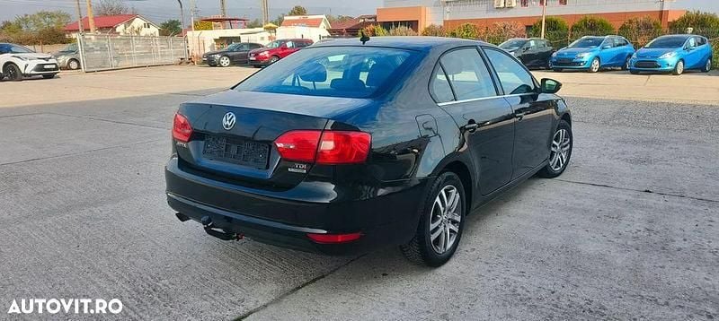 Second-hand VW Jetta Comfortline 105 CP (77 kW) 2011 Culoarenegru Berlinǎ