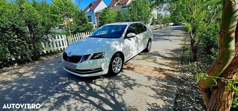 Culoarealb Utilizat 2019 Skoda Octavia Berlinǎ | 11.800 EUR (Preț bun) - Imagine 1/4