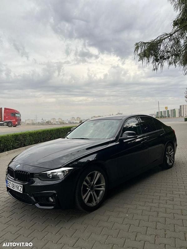 Culoarenegru Utilizat 2013 BMW 318 Sport Line Berlinǎ | 7.500 EUR (Preț OK) - Imagine 1/4
