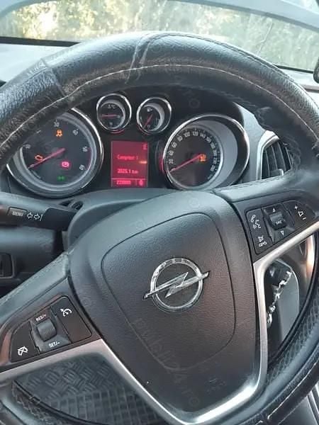 Utilizat 2010 Opel Astra Hatchback | 2.850 EUR (Super Preț) - Imagine 1/4