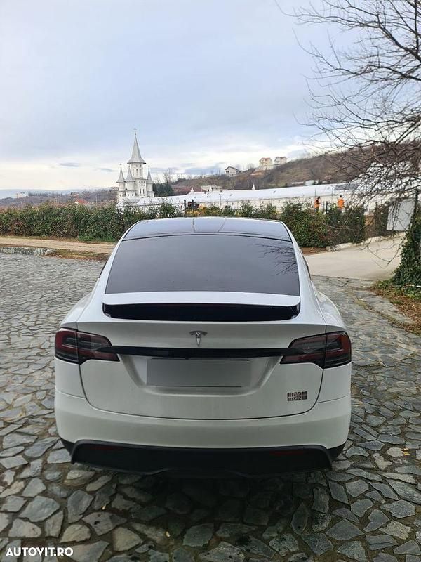 Second-hand Tesla Model X 14 kW (20 CP) 2022 Culoarealb SUV