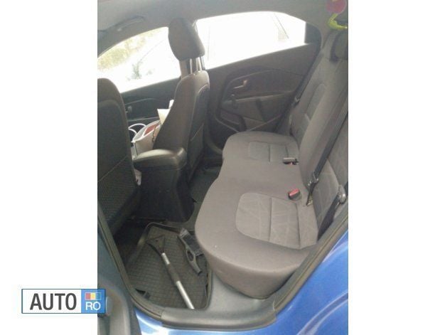 Second-hand Kia Rio 85 CP (62 kW) 2012 Albastru Hatchback