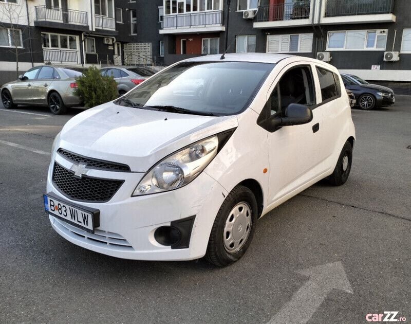Alb Utilizat 2013 Chevrolet Spark Hatchback | 2.100 EUR (Super Preț) - Imagine 1/4