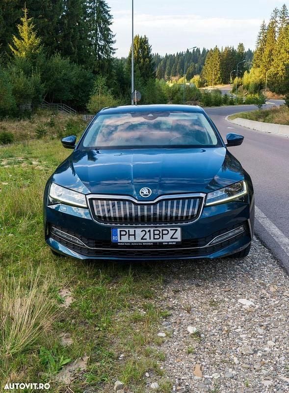 Culoarealbastru Utilizat 2020 Skoda Superb Style Berlinǎ | 22.500 EUR (Preț OK) - Imagine 1/4