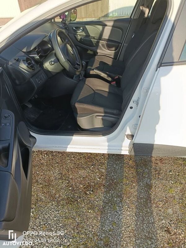Alb Utilizat 2014 Renault Clio IV Expression Berlinǎ | 4.200 EUR (Preț OK) - Imagine 1/4