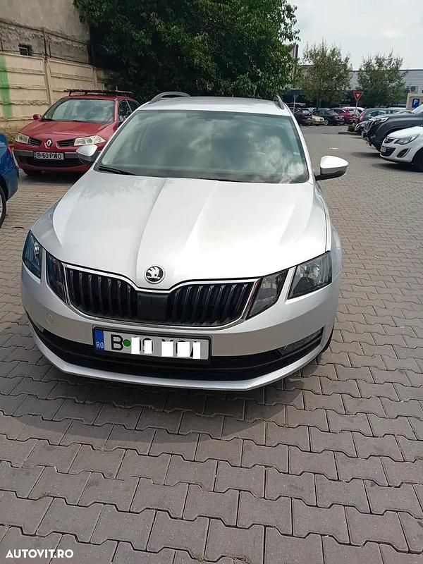 Gri Utilizat 2018 Skoda Octavia Style Break | 7.350 EUR (Super Preț) - Imagine 1/4