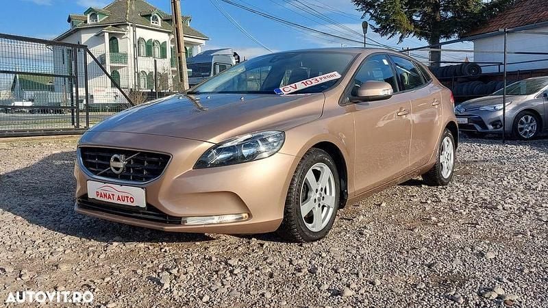 Second-hand Volvo V40 115 CP (84 kW) 2012 Culoaremaro Hatchback