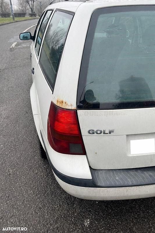 Second-hand VW Golf IV 90 CP (66 kW) 2001 Culoarealb Break