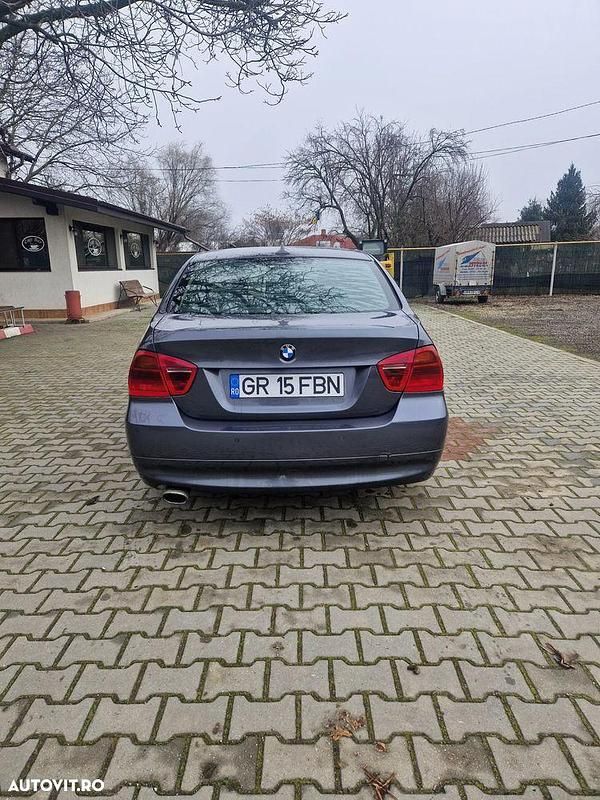 Second-hand BMW 318 Sport Line 143 CP (105 kW) 2007 Culoaregri Berlinǎ