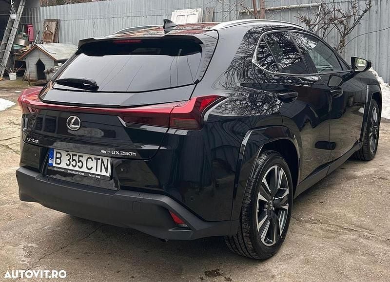 Second-hand Lexus UX 250h E-FOUR Luxury Line 177 CP (130 kW) 2024 Culoarenegru SUV