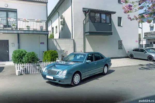 Utilizat 2001 Mercedes E220 Berlinǎ | 4.750 EUR - Imagine 1/4