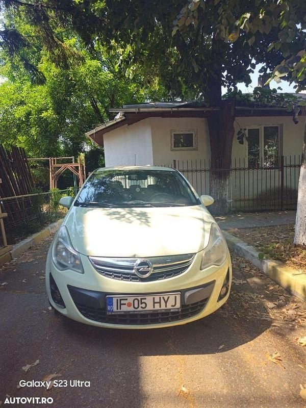 Galbeuriu Utilizat 2011 Opel Corsa Enjoy Coupe | 3.200 EUR (Preț OK) - Imagine 1/4