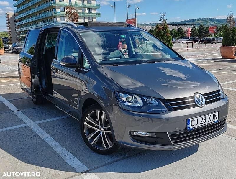 Gri Utilizat 2016 VW Sharan Highline Monovolum | 10.500 EUR - Imagine 1/4