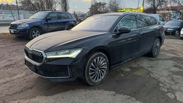 Utilizat 2024 Skoda Superb LAURIN & KLEMENT Break | 24.000 EUR - Imagine 1/4